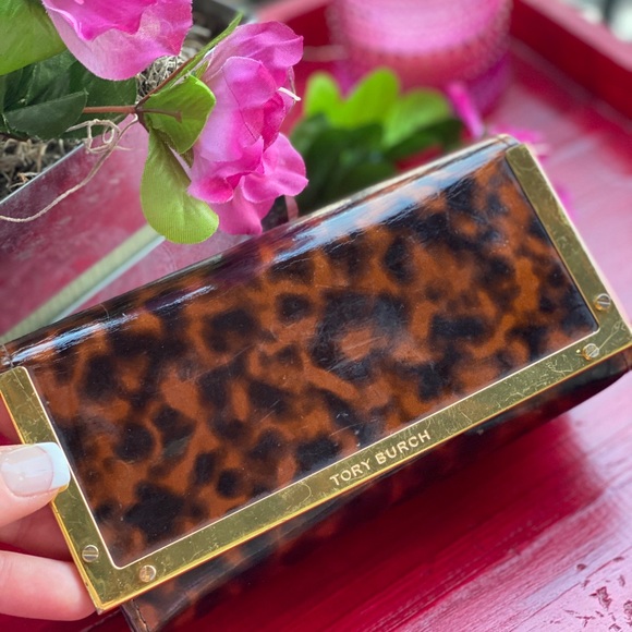 Tory Burch Women’s Polarized Sunglasses - Picture 7 of 7